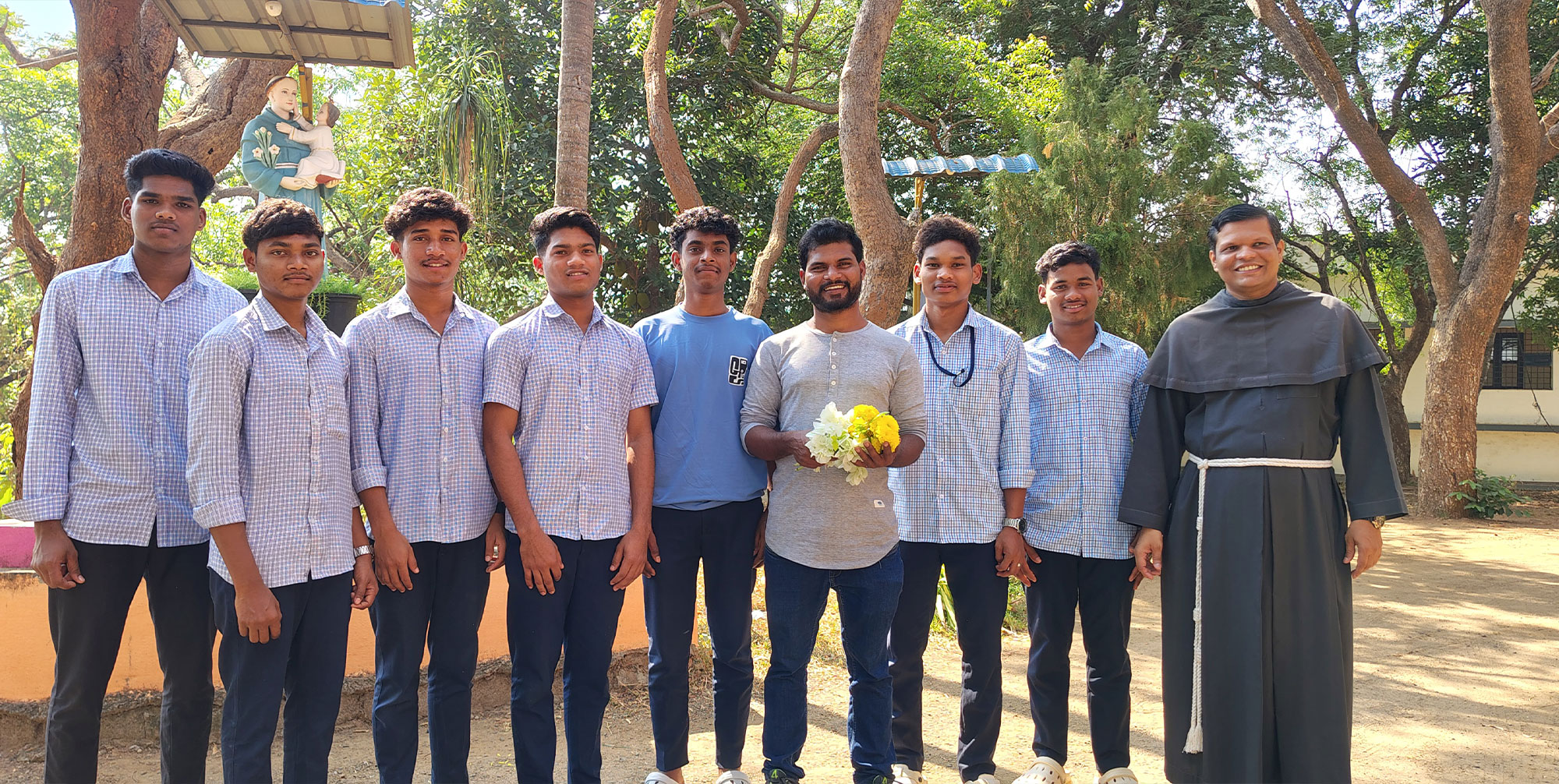 Welcoming Rev. Fr. Saroj to Balayesu